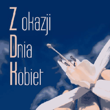 Biały mały kwiat na dzień kobiet